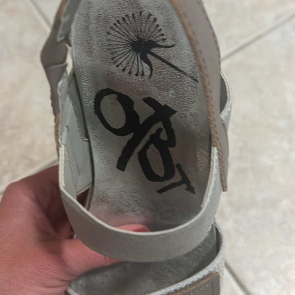 White and silver otbt platform sandal - Picture 5 of 5